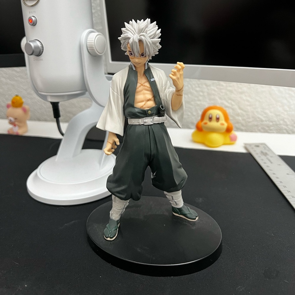 Demon slayer sanemi shinazugawa anime figure made by bandai